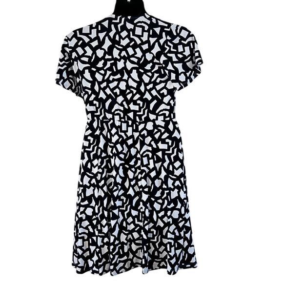 NWOT Susan Graver Women’s Black & White Geometric Faux Wrap Dress Size Medium - Picture 3 of 7